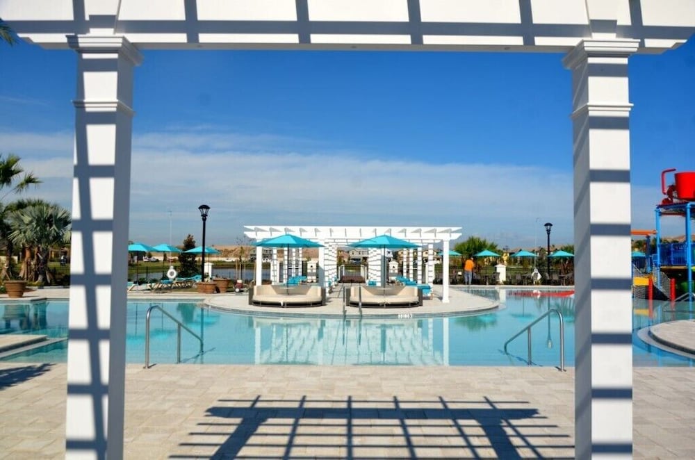 Beautiful 8 Bed Villa Pool & Spa - Image 3