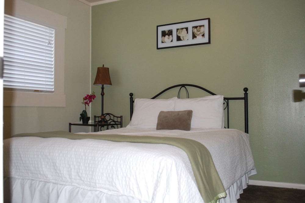 Bishop Vacations - El Rancho Motel - Property Image 14