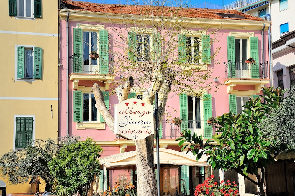 Hotel Albergo Giuan Arma di Taggia - Image 1