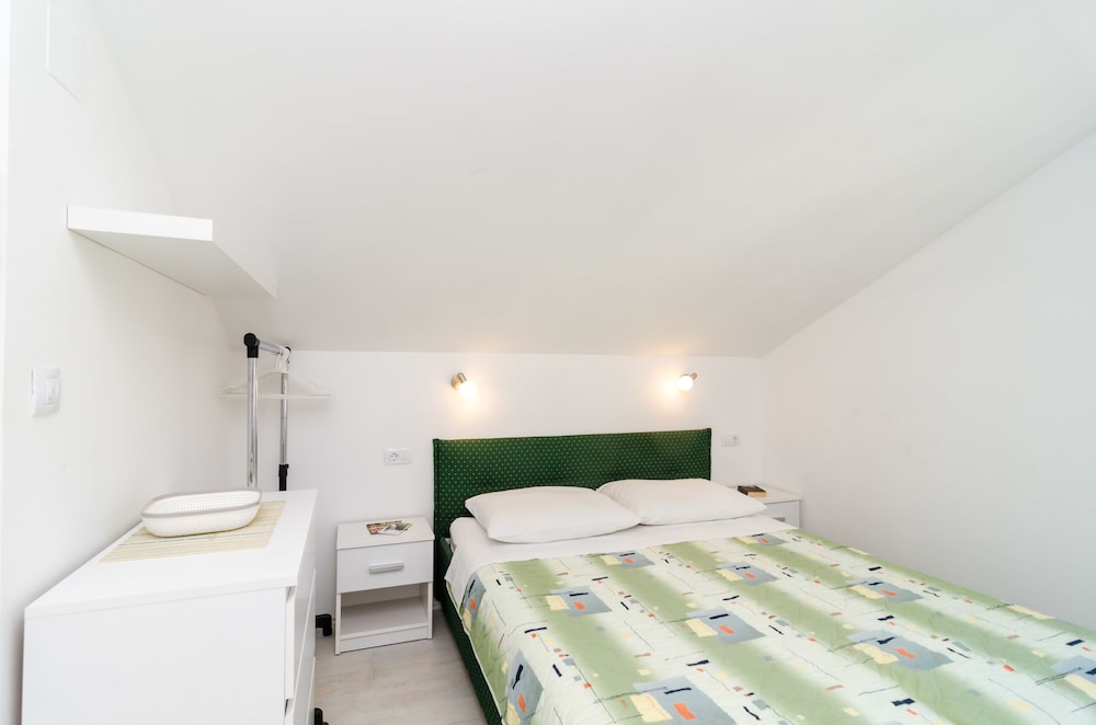 Cina Apartments