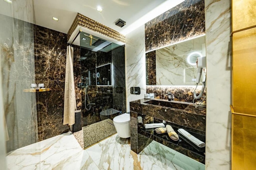 Sofia Ultra Suite Collection