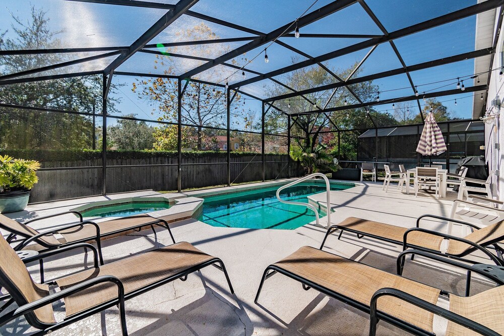 Villa With Private Pool in Lake Berkley Resort
