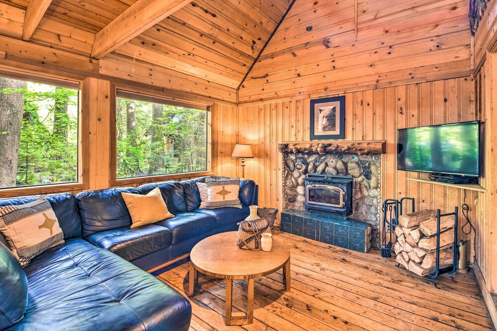 Three Enchanting Riverfront Cabins: Hot Tub Access