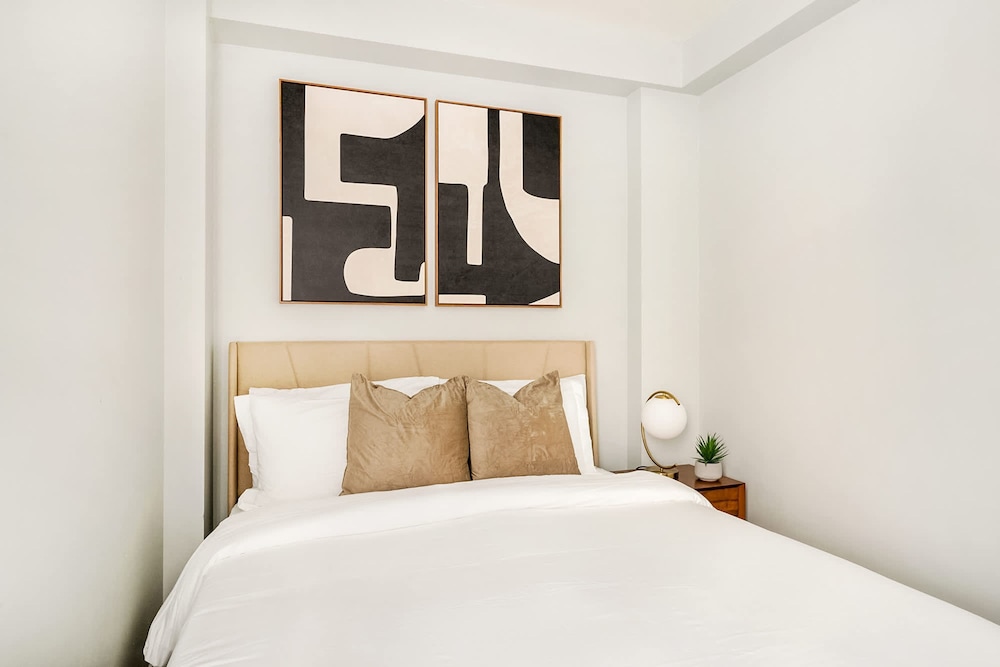 73-1406 New 1BR 1bth UWS Doorman Gym