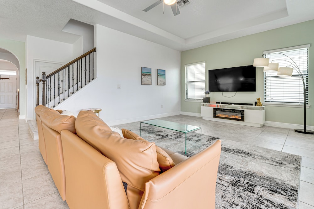Balmoral Resort Home: Private Pool w/ Lake Views!