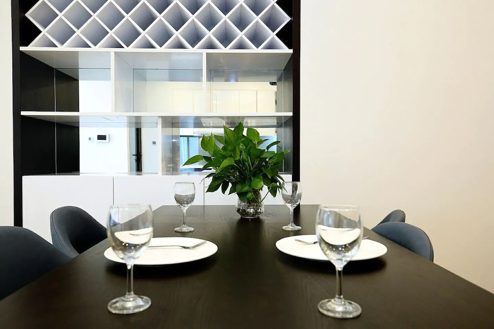Bayhomes Metropolis Serviced Apartment