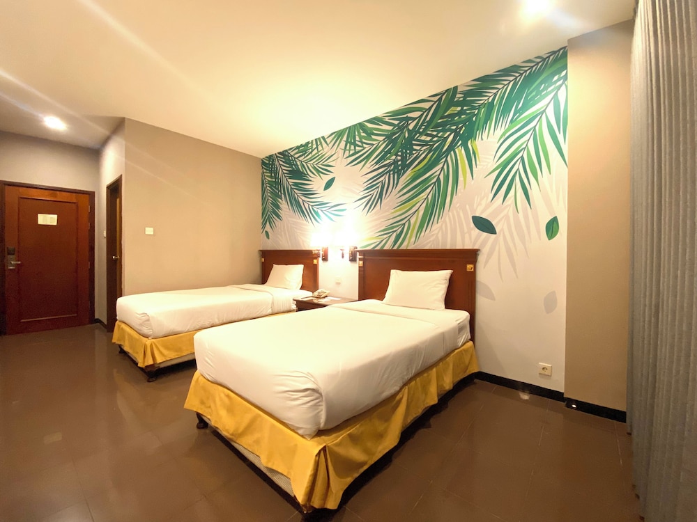 HOTEL GOLDEN SEASON