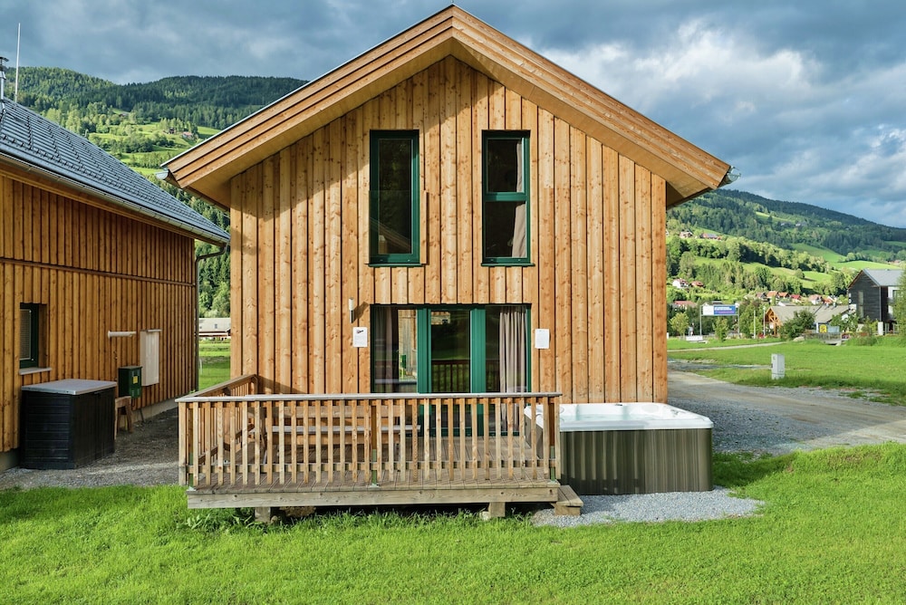 Appealing Chalet With hot tub