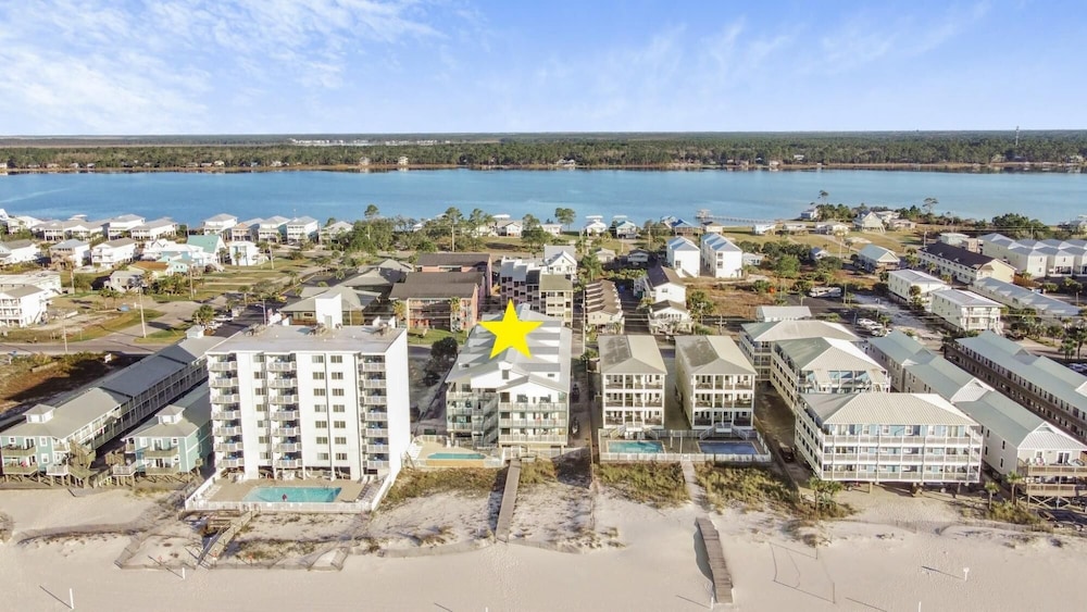 Cozy Condo on the White Sand Beach With Pool view 4