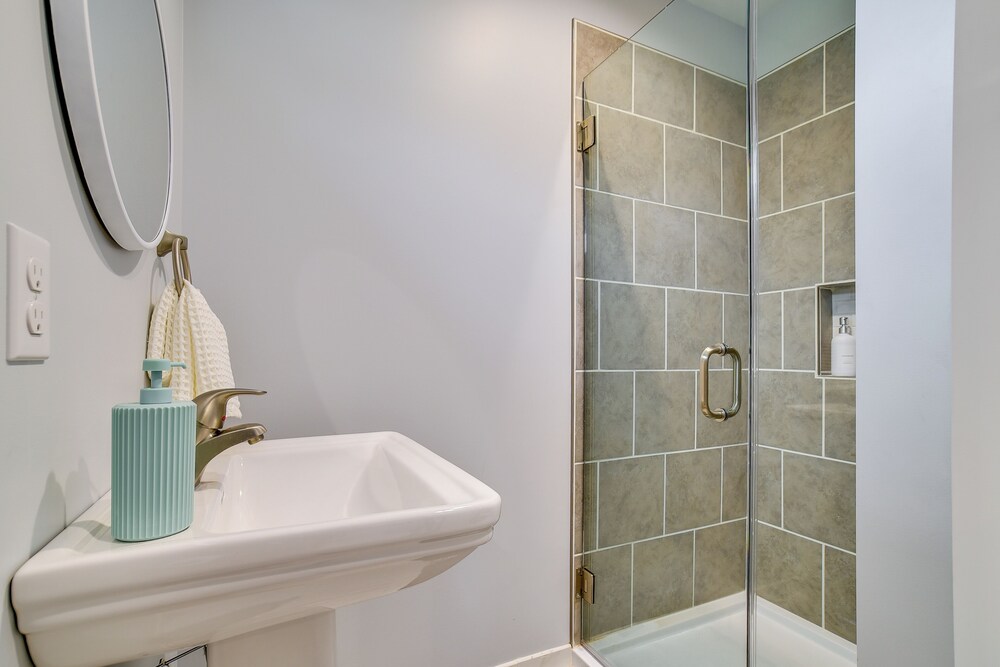 Seneca Lake Wine Trail Studio w/ Balcony & Views!