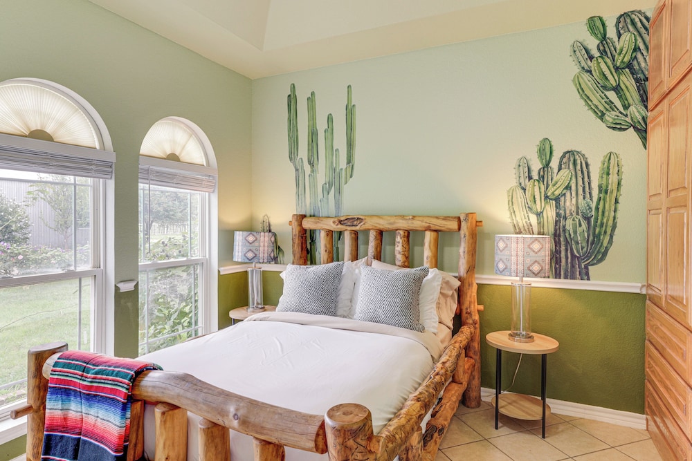 5 Acres! Countryside Getaway Outside Fort Worth