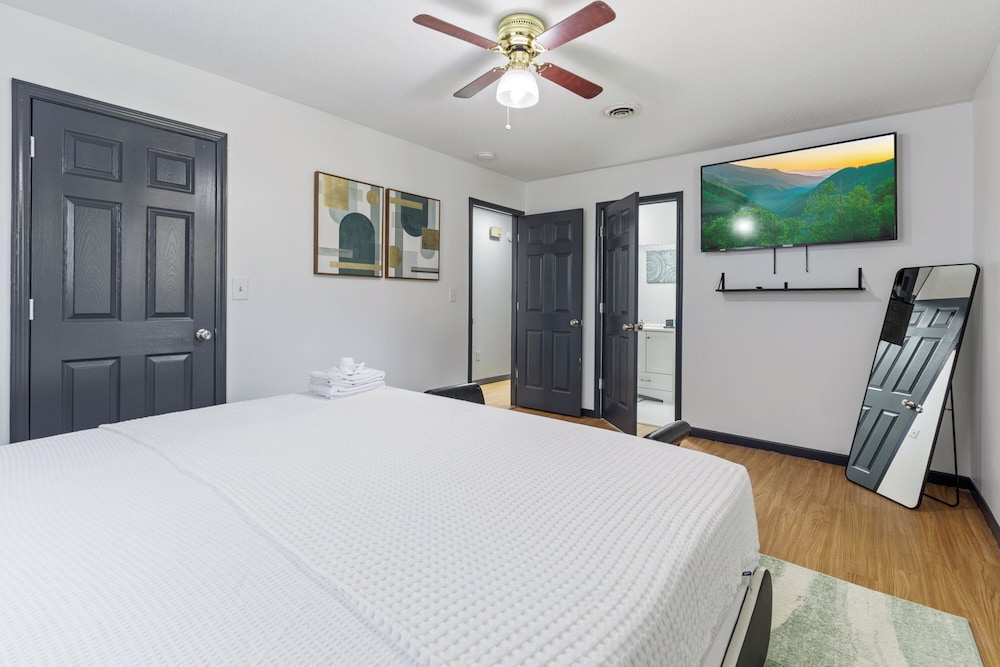 Noir Manor 3BR House