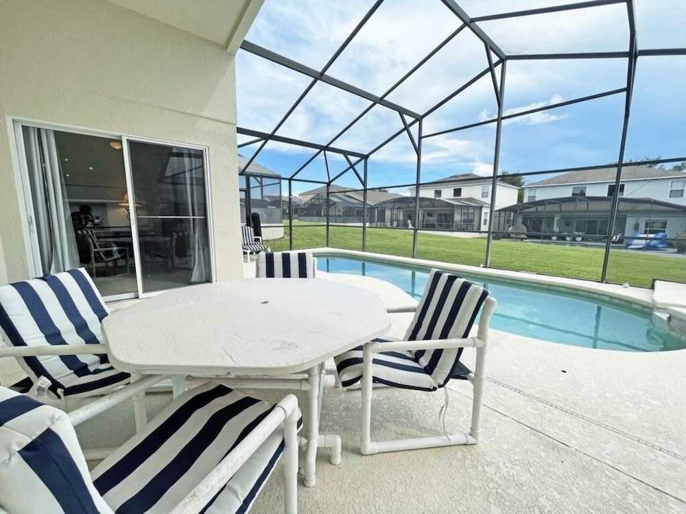 Park Villa 4 Bedroom Villa by RedAwning