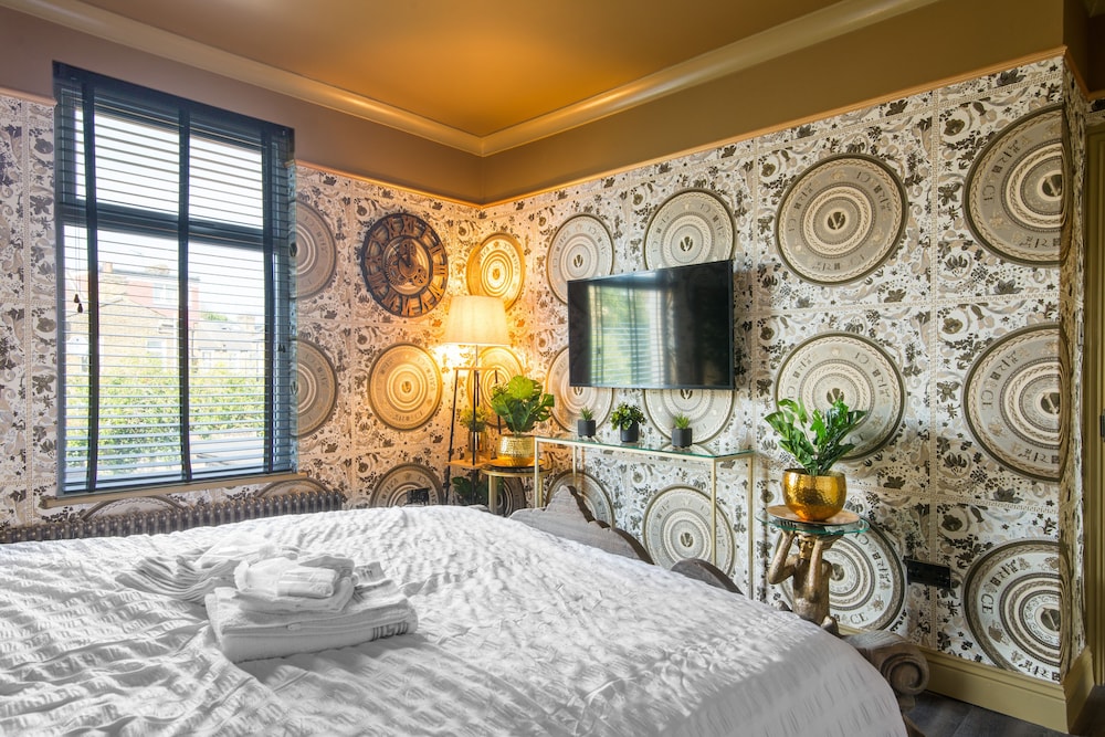 Luxury Versace 2 Bed, Hot Tub, Pool Table, Sky Tv