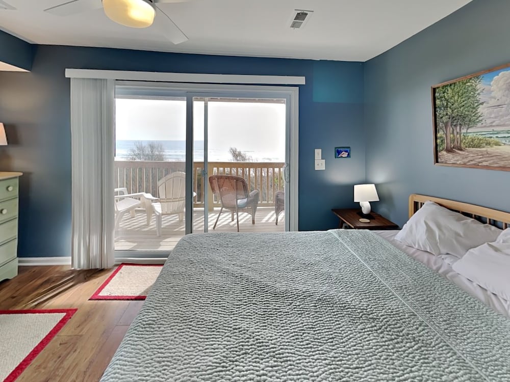 Pelican Nest by Topsail Realty