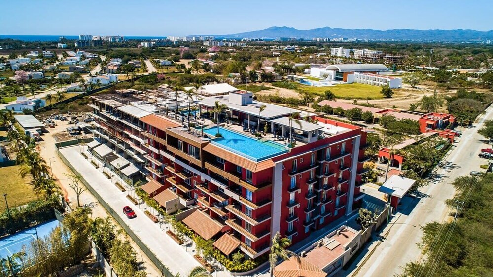 Equipped 3BR House - Pool - Gym - 5 min to Beach