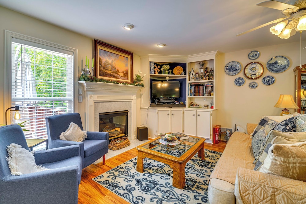 15 Mi to Louisville: Family Home w/ Private Yard!