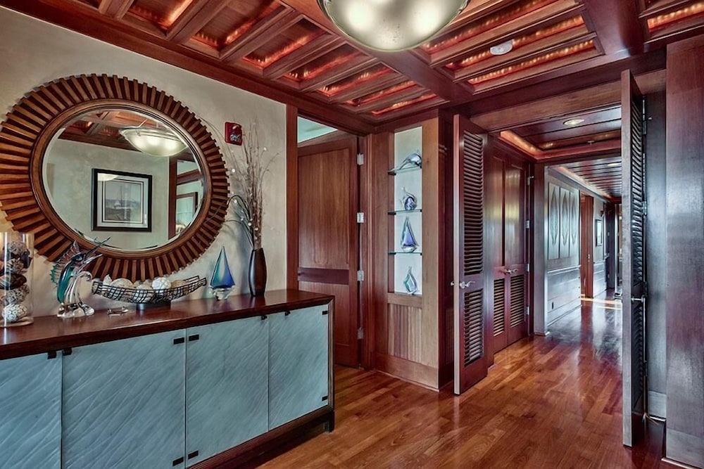 OLYMPIA DOLPHIN SUITE 3 Bedroom Holiday Home by Five Star Properties