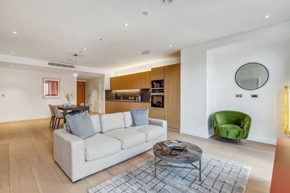 Refined 3-bedroom Condo