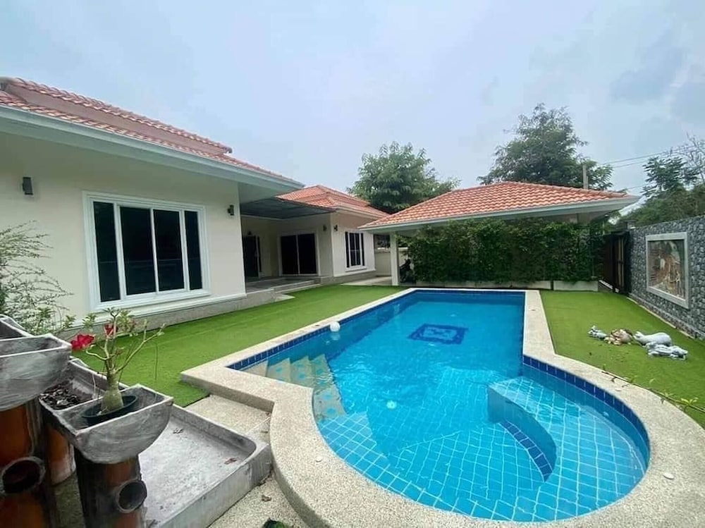 The Natphop Pool Villa Meeting Pool Villa