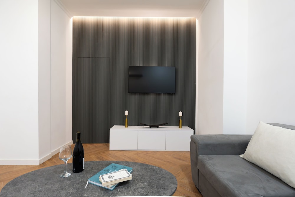 Chic & Modern 4BR Home in Old Tbilisi