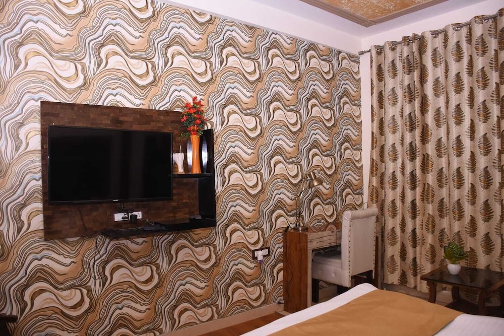 Hotel Rajhans Regency