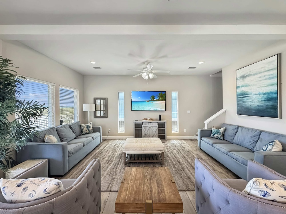 Pass Time - Beachfront for 24