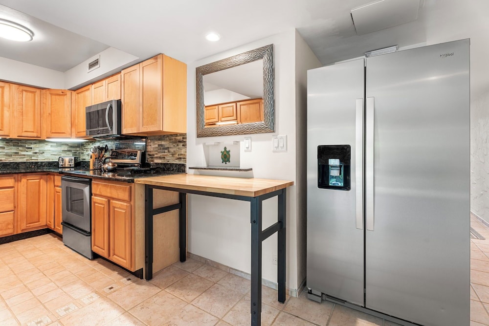 Oceanfront Complex - Updated Ground-floor Condo w/ AC & 2 Pools - Vrkcv