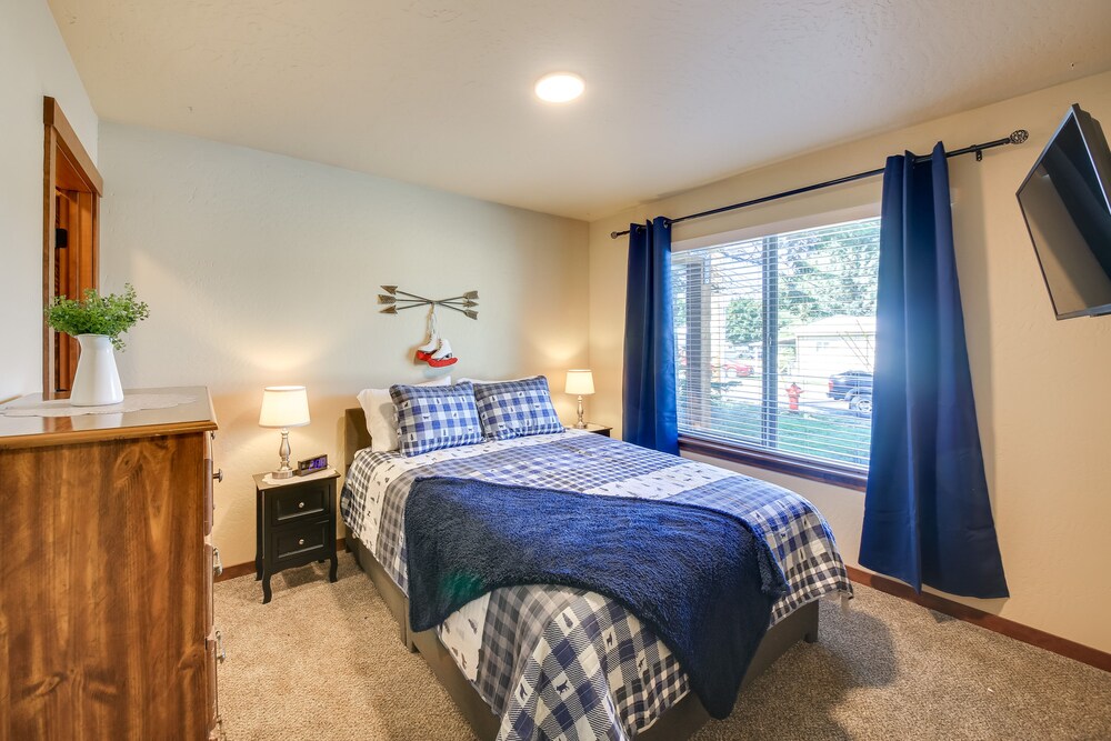 Sandpoint Vacations - Pet-friendly Oldtown Retreat: Hot Tub  Kayaks! - Property Image 5