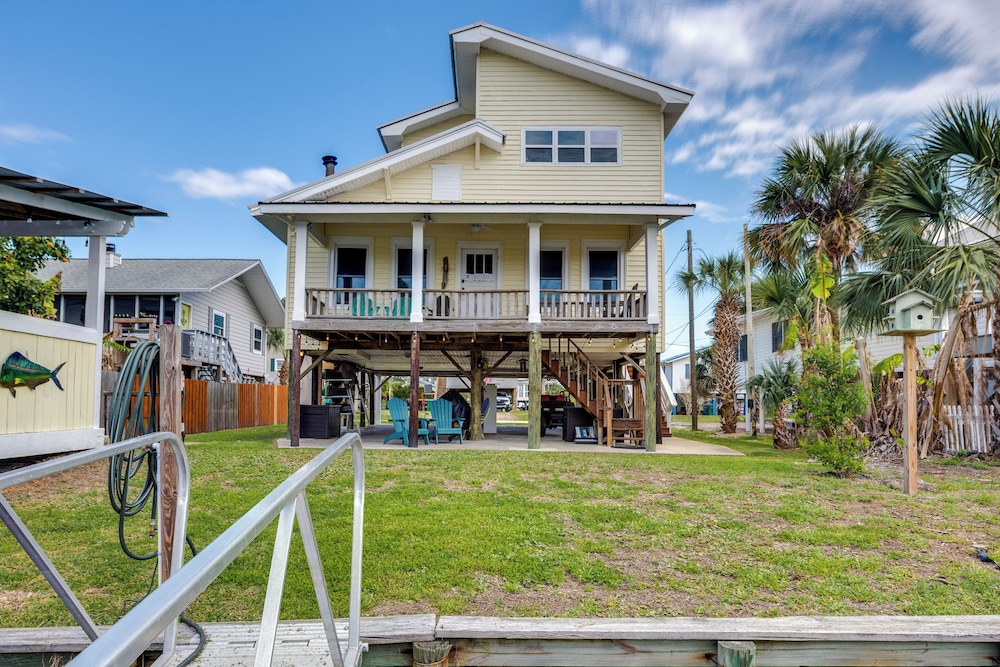 Fish & Kayak: Home Near Shell Point Beach!