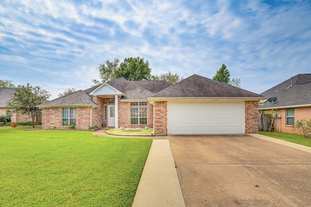 8 Mi to Lake Palestine: Peaceful Family Retreat