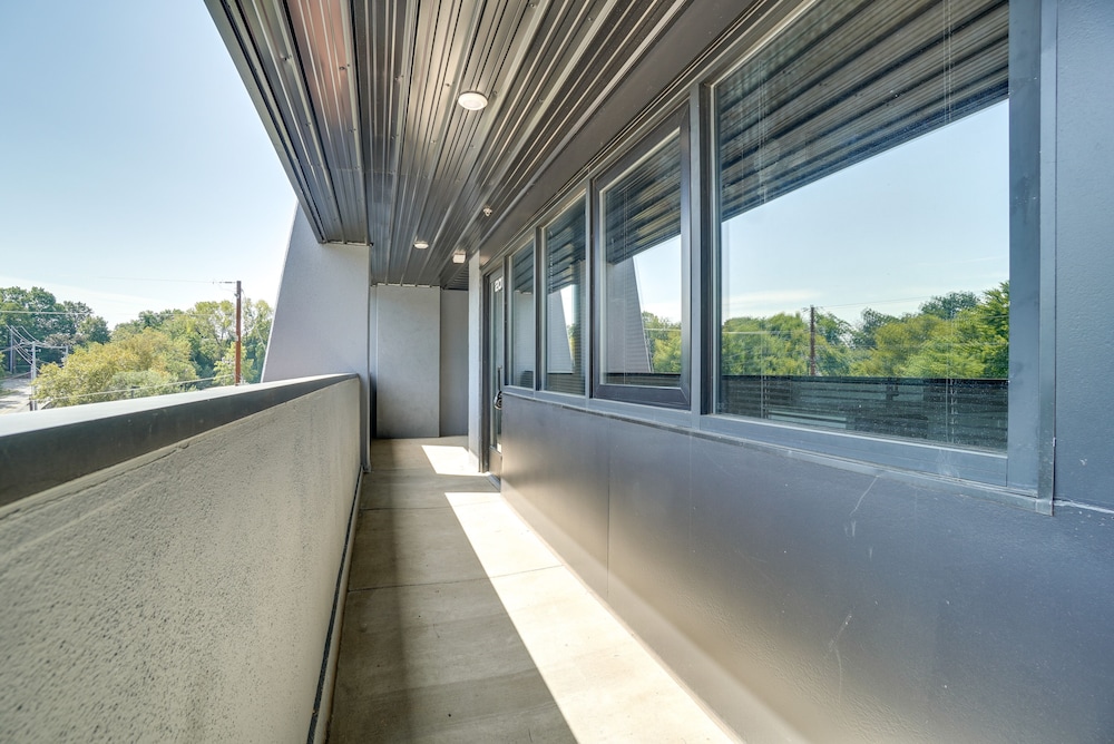 Modern Nashville Studio 5 Mi to Downtown! - Property Image 6