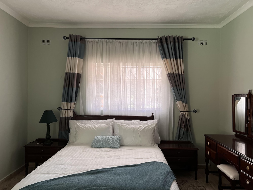 Rustic 3 Bedroom Cottage - 2267