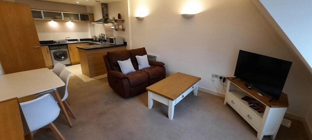 Delta Five 1 Bedroom Flat view 5