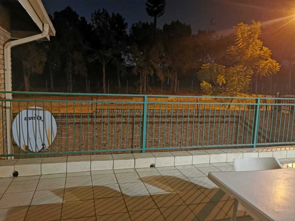 Room-charming Tshwane B&B With Secure En