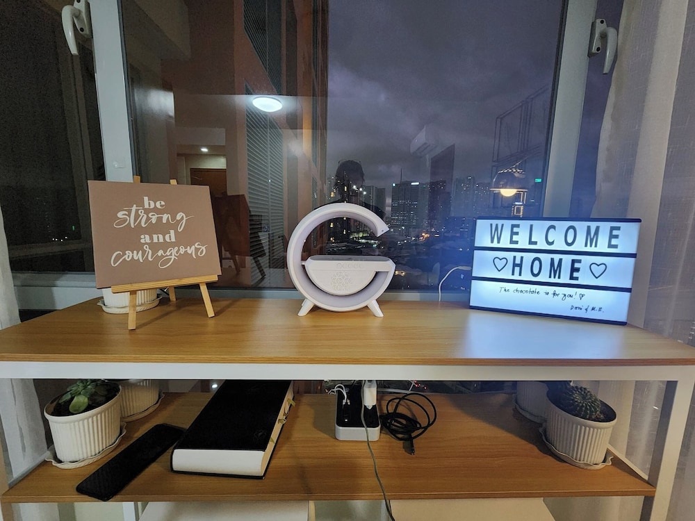 Cozy 1BR Condo in Mandaluyong City With City Skyline View