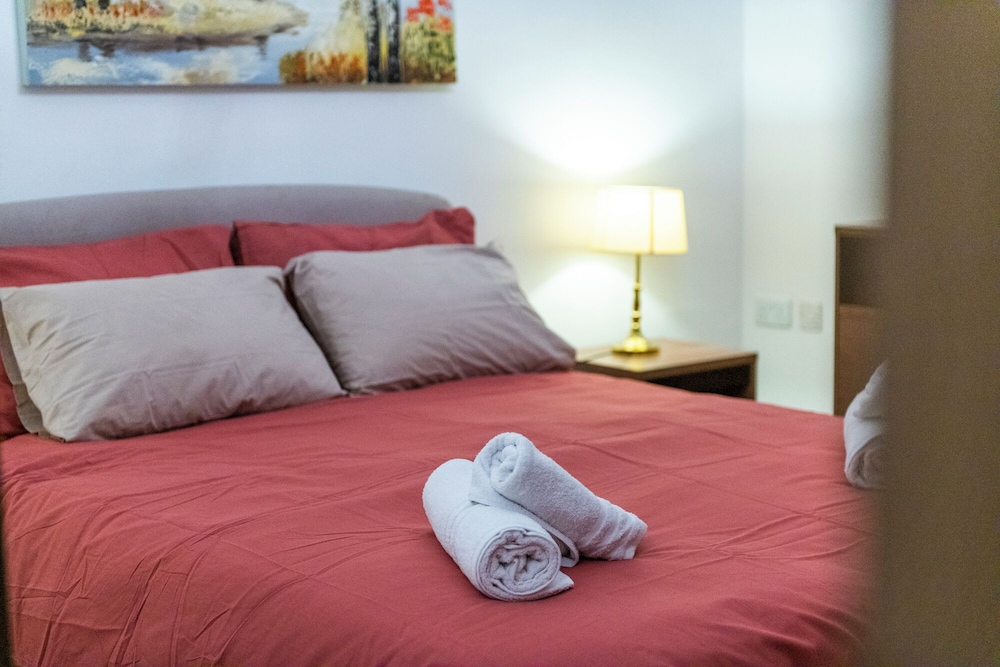 Cosy APT in Sliema- 2 mins walk from sea
