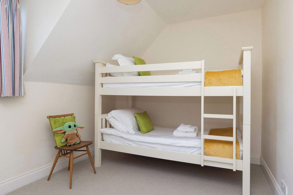 Spacious Coastal Family Home Sleeps 8