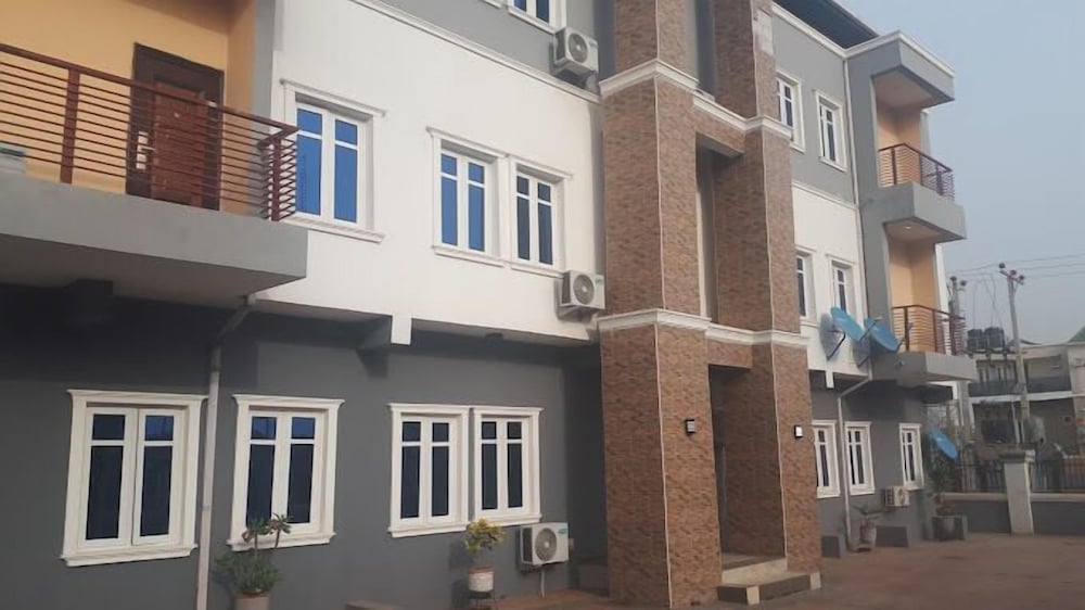 Winnie Host and Homes