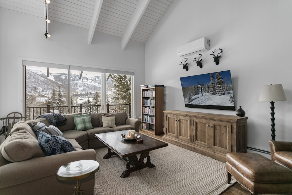 1688 - Five Bedroom with Hot Tub Pinnacle 5 Condo