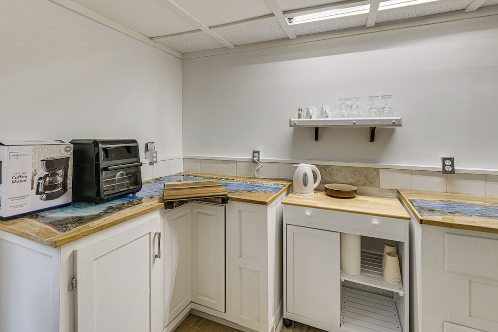 Explore Coastal Maine! Cozy Apt w/ Yard & Garden