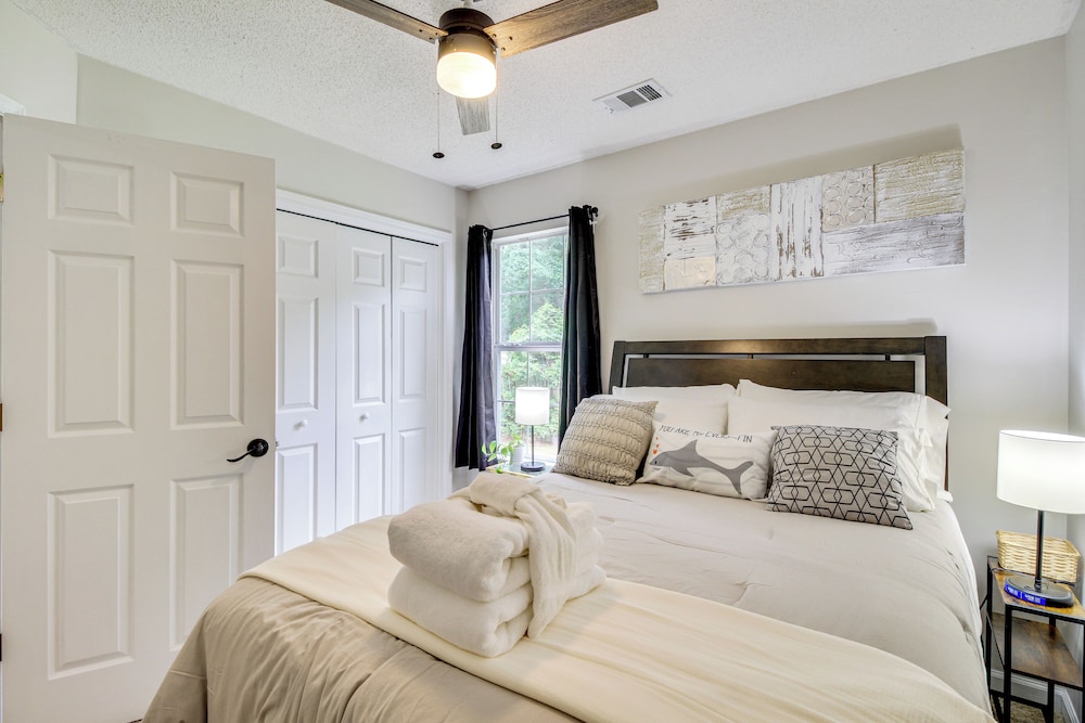 Deck & Yard: Savannah Area Retreat!