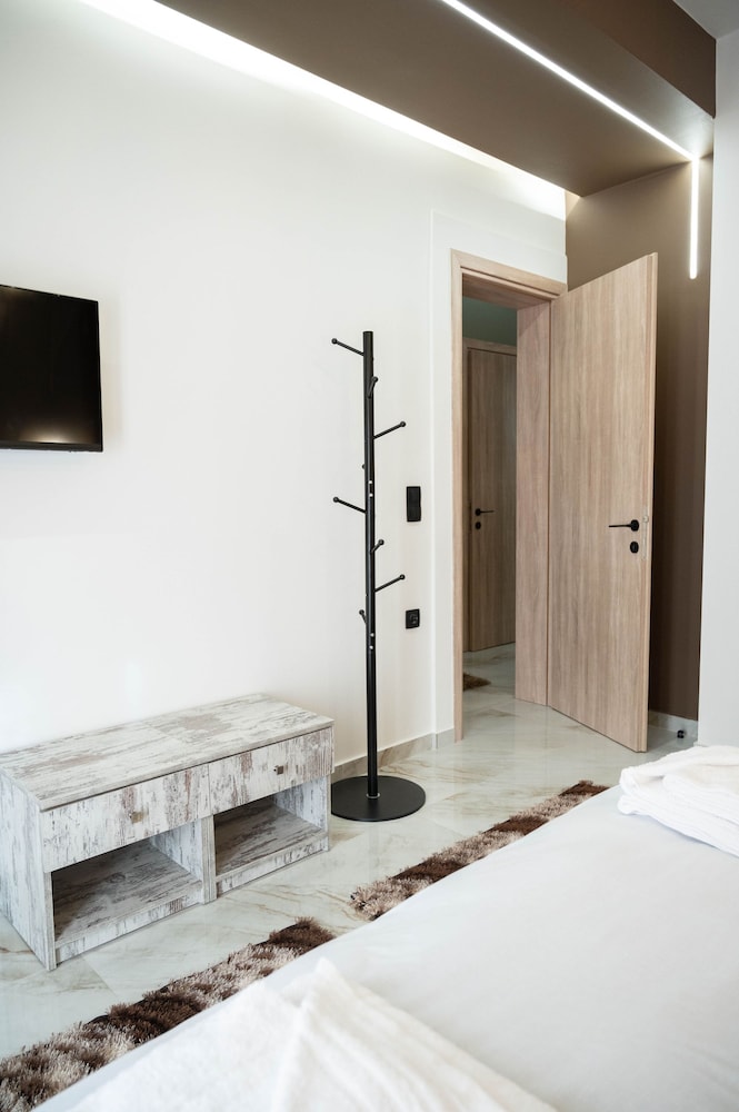 Aurora Breeze Trikala Town