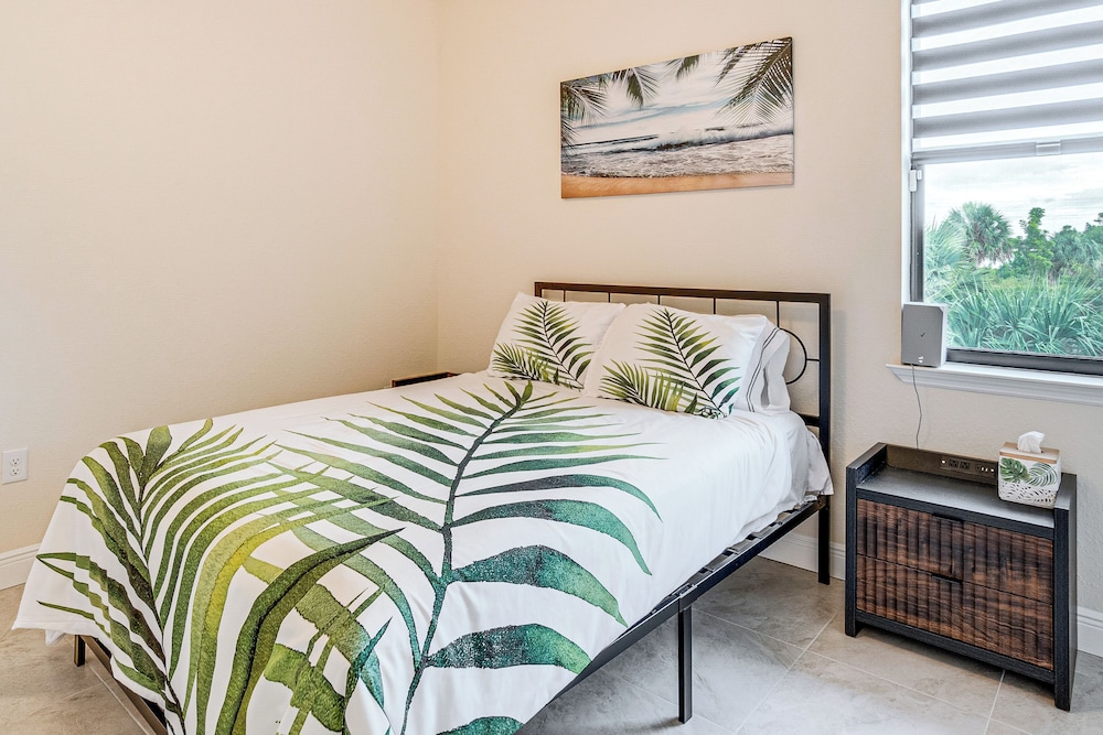 10 Mi to Beaches: Modern Retreat in Port Charlotte