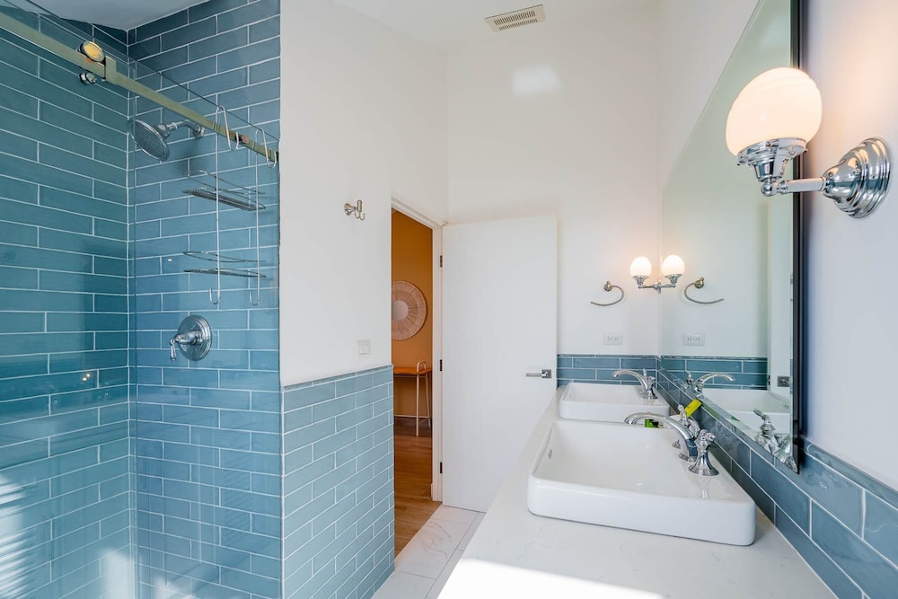 w Homely 2BR With Balcony in Panama