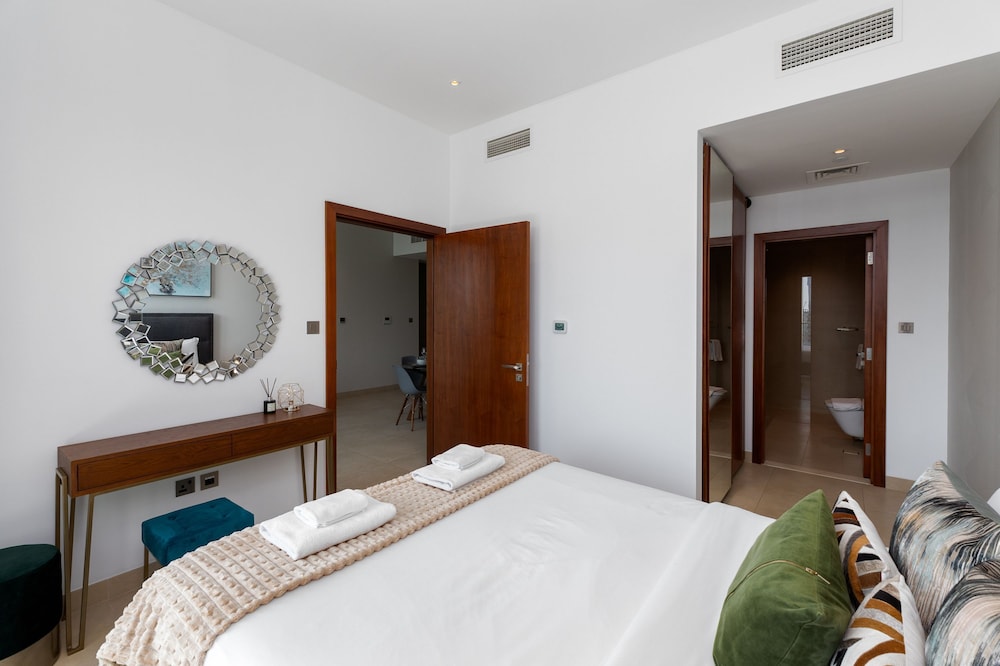 Sleek 1BR at Dubai Marina w Balcony