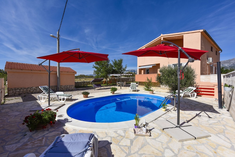 Pool & Wellness