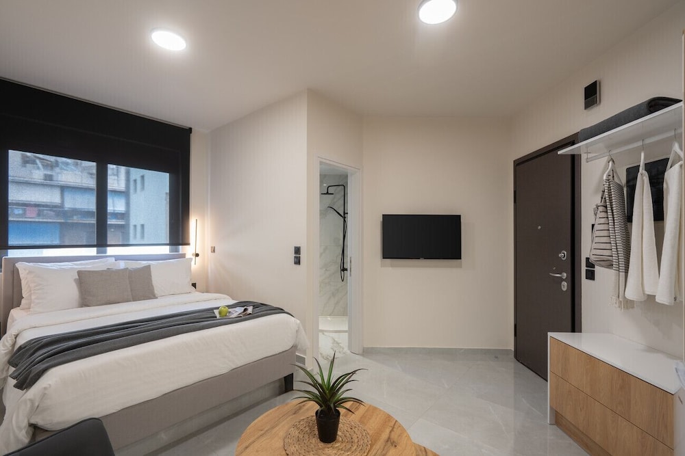 LIV - Prime Central Athens Studio S8-2a
