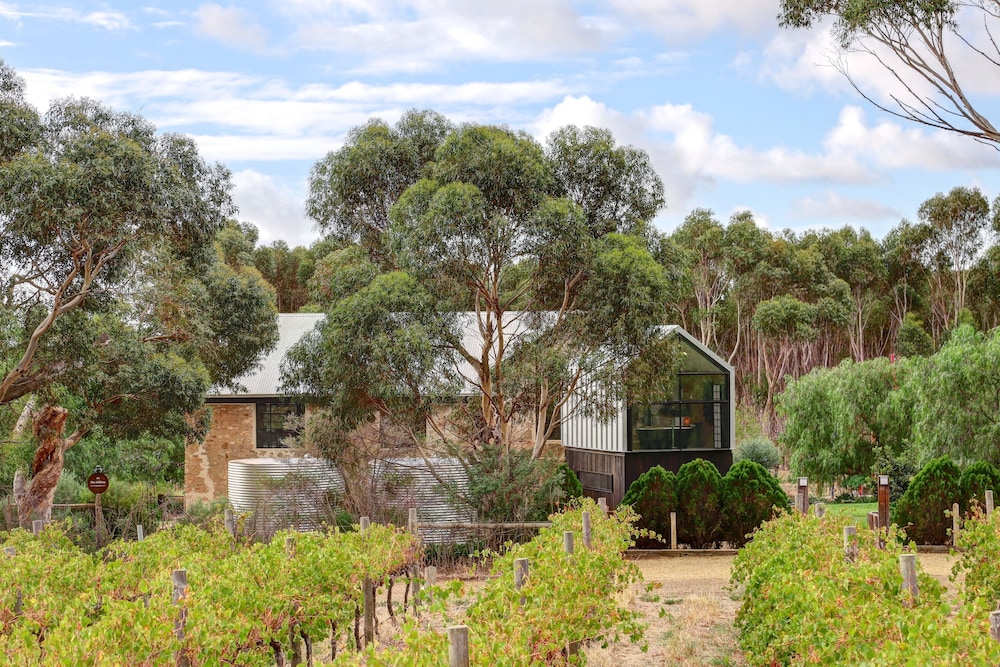 Old Chaff Mill Retreat - - luxury vineyard accommodation