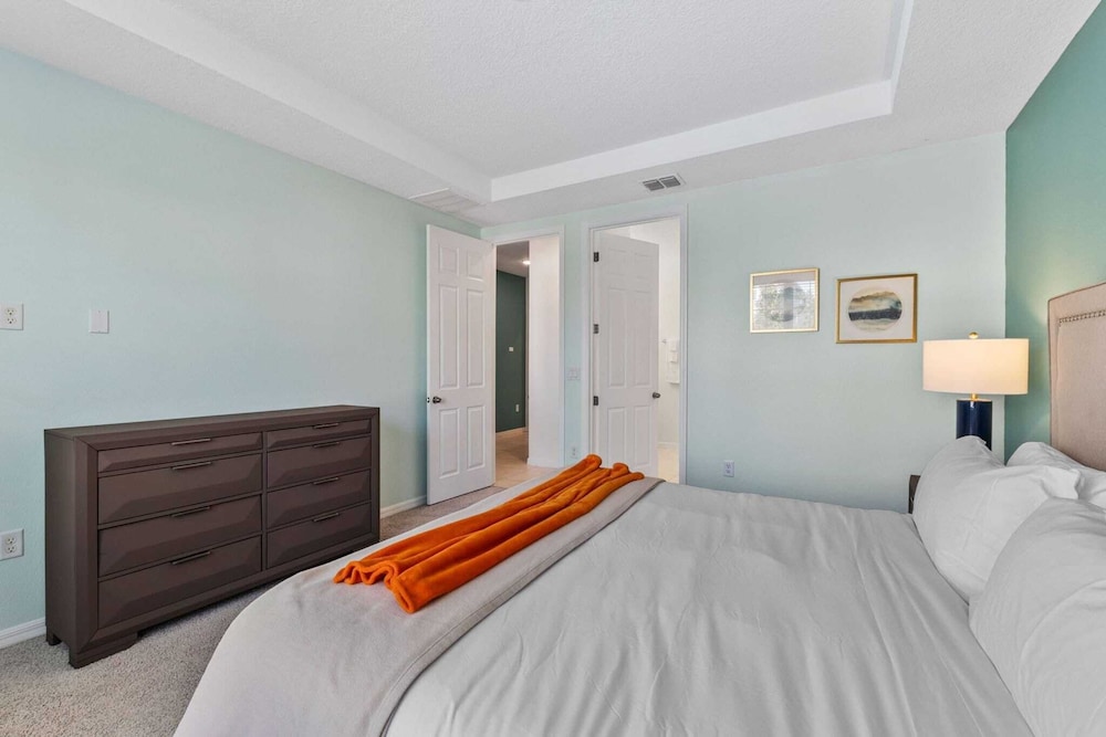 Minutes to Disney Parks + Universal Sleeps 21 w/ Pool, Hot Tub, Game Room